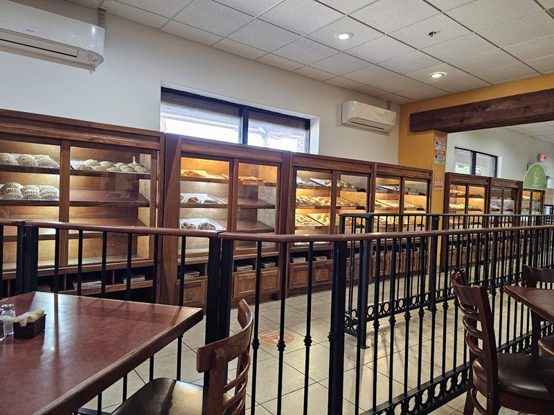 La Estación Bakery interior