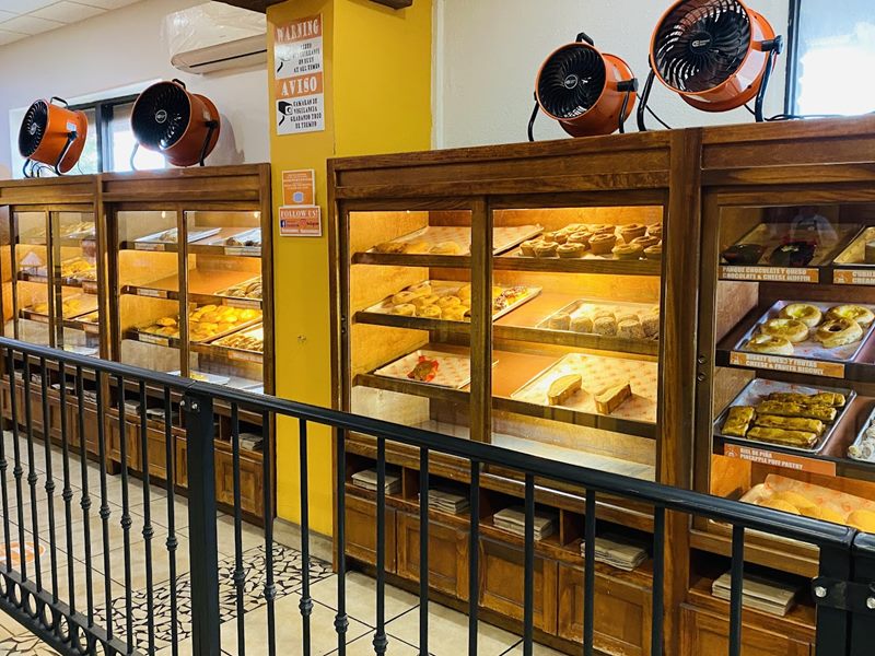 La Estación Bakery interior